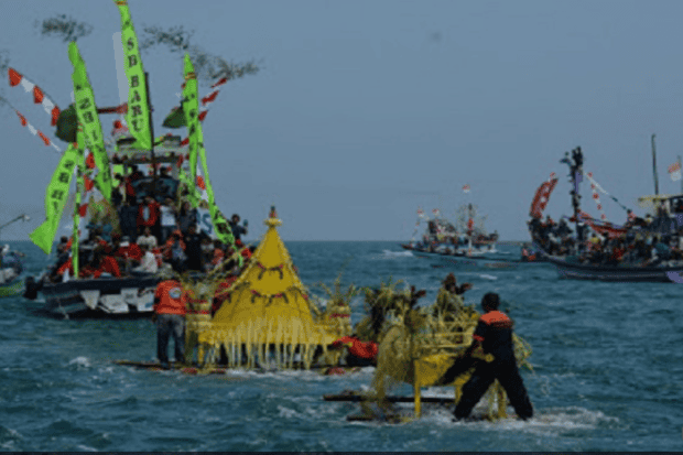 Makna Sedekah Laut Bagi Masyarakat Cilacap Makna Sedekah Laut Bagi Masyarakat Cilacap