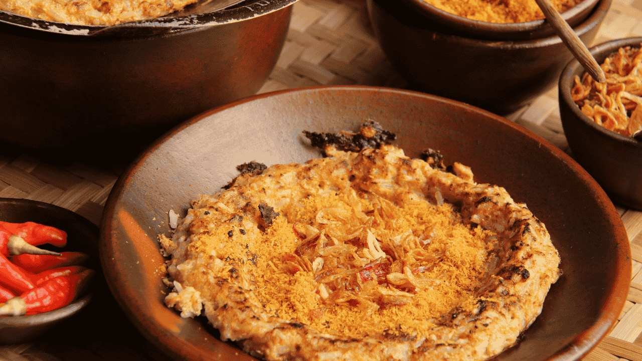 Kerak Telor Jajanan Jadul, Kuliner Betawi yang Tetap Eksis!