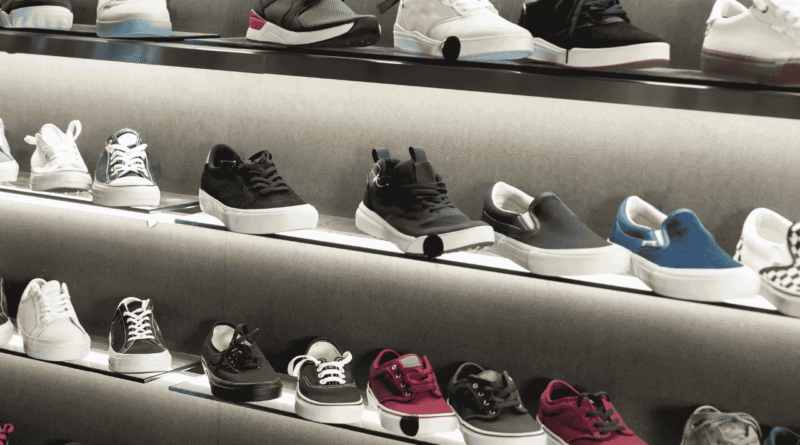 Jualan Sepatu Bukan Sekadar Dagang Tapi Bangun Kepercayaan