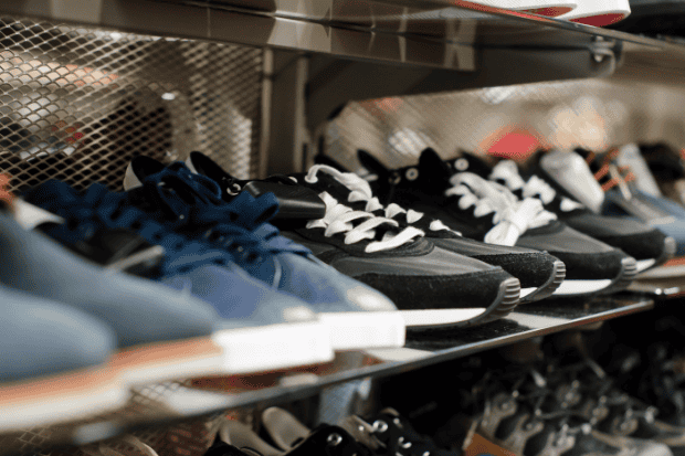 Kenapa Jualan Sepatu Jadi Bisnis yang Menjanjikan Kenapa Jualan Sepatu Jadi Bisnis yang Menjanjikan