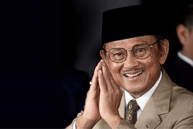Mengenal Lebih Dekat Sosok B.J. Habibie Mengenal Lebih Dekat Sosok B.J. Habibie