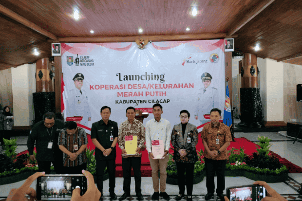Pemkab Cilacap meluncurkan Koperasi Merah Putih secara serentak di 280 desa dan 15 kelurahan