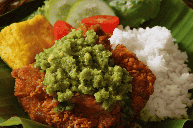 Perpaduan Ayam dan Sambal Hijau yang Menggoda Perpaduan Ayam dan Sambal Hijau yang Menggoda