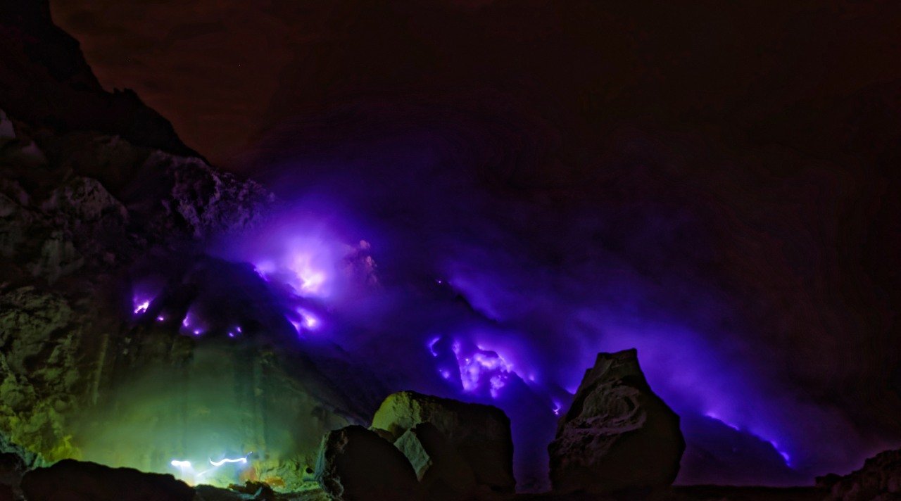 Keajaiban Blue Fire Ijen yang Tak Ada Duanya di Dunia