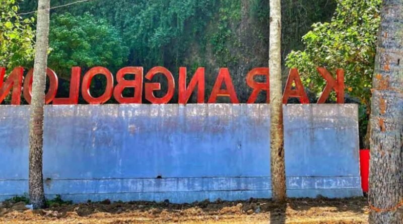 Pantai Karang Bolong – Kebumen, Surga Tersembunyi di Selatan Jawa (1)