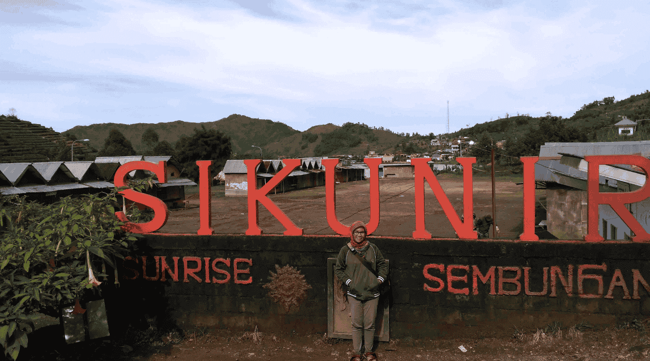 Pesona Bukit Sikunir Tempat Terbaik Menyambut Matahari Pagi