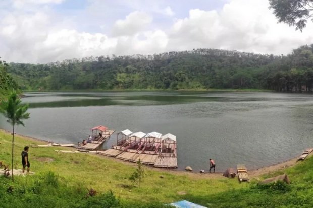 Spot Foto Danau Cantik di Jawa Timur