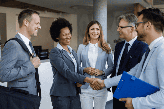 Menjadi Bermanfaat Lebih Berharga daripada Terlihat Hebat