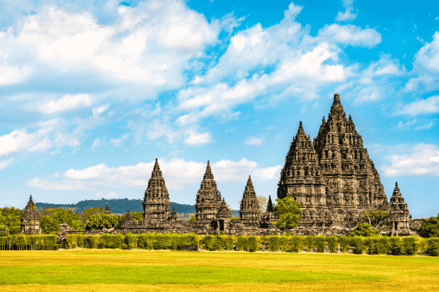Candi-Candi Megah yang Jadi Favorit Wisatawan Candi-Candi Megah yang Jadi Favorit Wisatawan