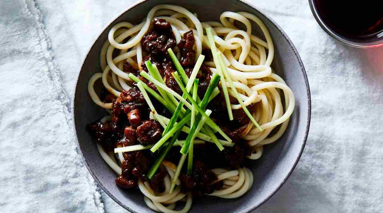 Jajangmyeon Korea, Mie Hitam Legendaris yang Bikin Ketagihan Pecinta Kuliner