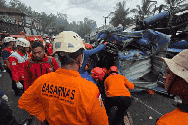 Kronologi Truk Terguling di Cilacap