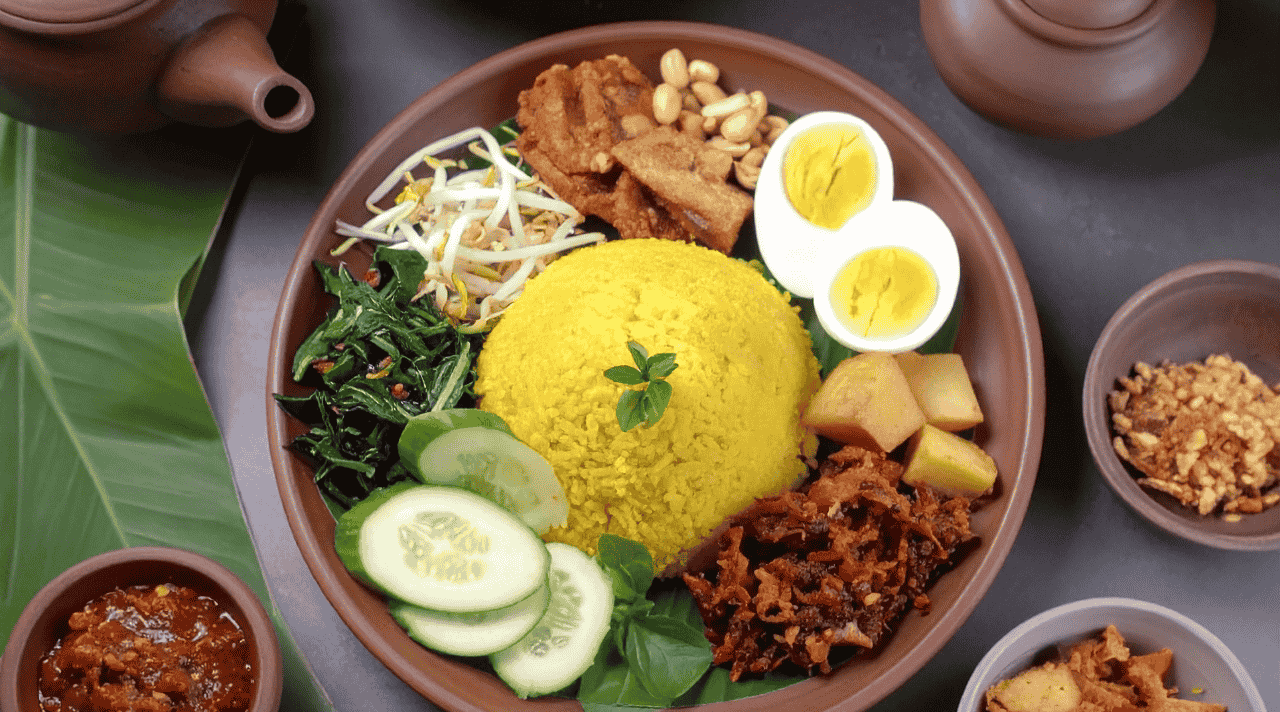 Nasi Kuning Sajian Kuliner Penuh Makna dan Rasa