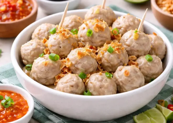 Bakso Pentol, Jajanan Legendaris yang Tak Pernah Kehilangan Penggemar