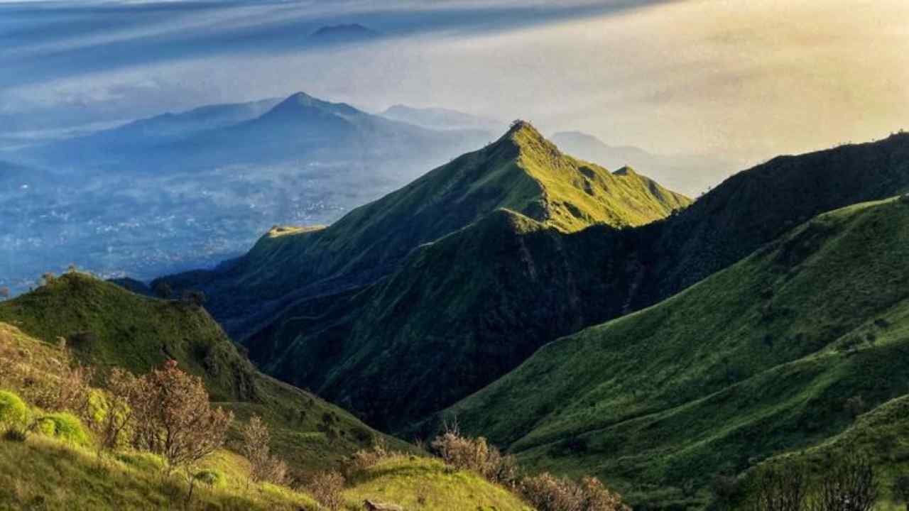 Gunung Merbabu Destinasi Pendakian yang Banyak di Gemari