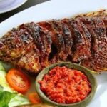ikan bakar yang dibakar dengan arang