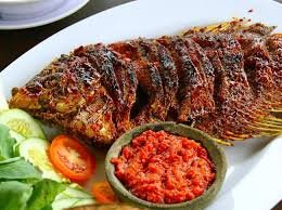 ikan bakar yang dibakar dengan arang