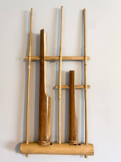 alat musik bernama angklung