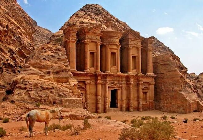 WISATA WARISAN DUNIA PETRA