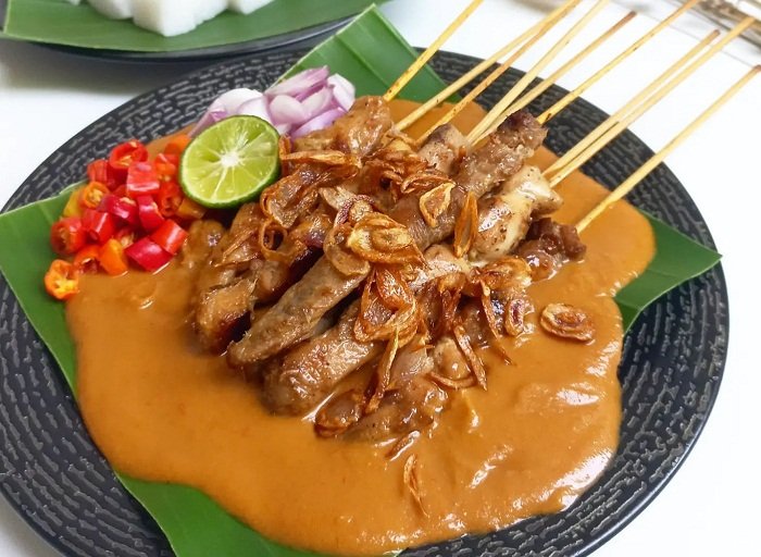 sate nikmat saat diberi nasi hangat