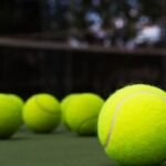 Bola tenis untuk olahraga dan latihan di lapangan